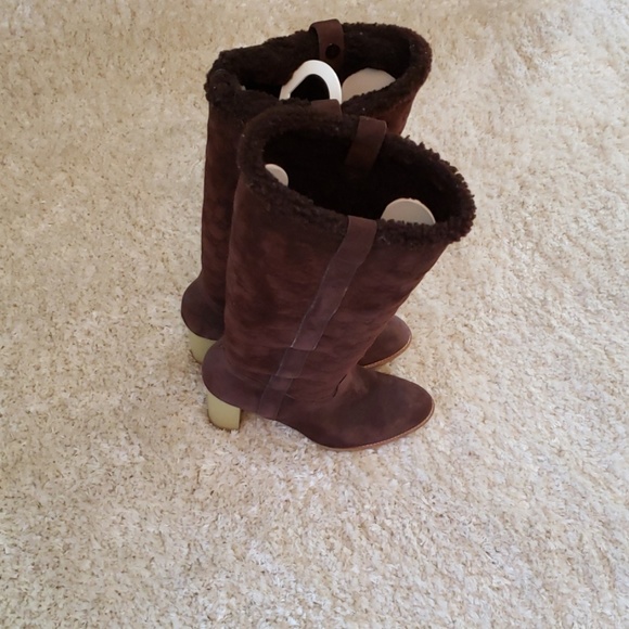 Gucci Shoes - GUCCI Dark Brown fuzzy Lined size 8 boots